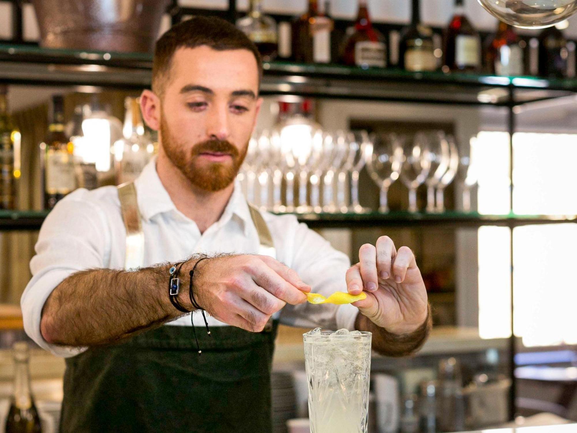 The Sebel Quay West Suites Sydney Luaran gambar A bartender at work