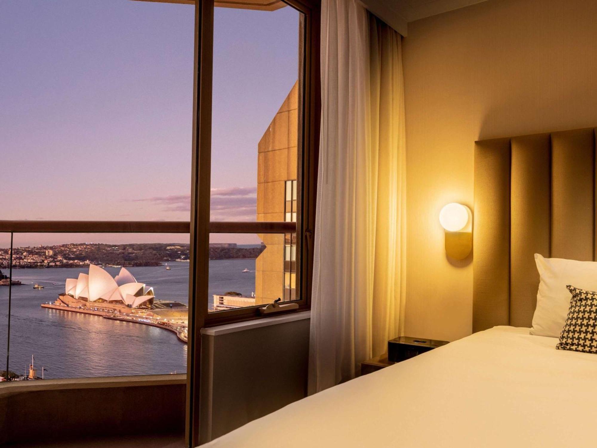 The Sebel Quay West Suites Sydney Luaran gambar A view of the Sydney Opera House from a suite at the Pan Pacific Sydney