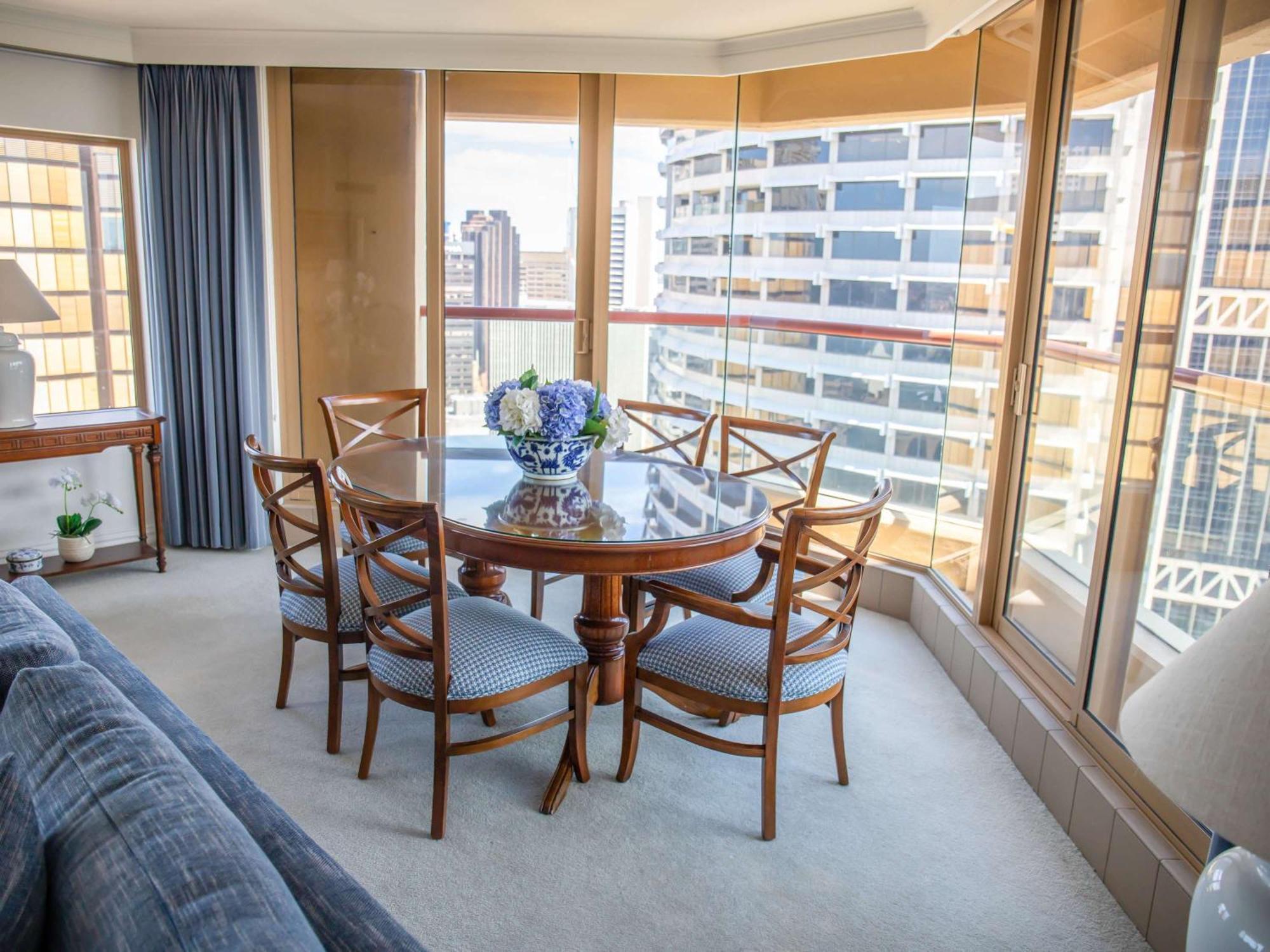 The Sebel Quay West Suites Sydney Luaran gambar A typical dining room