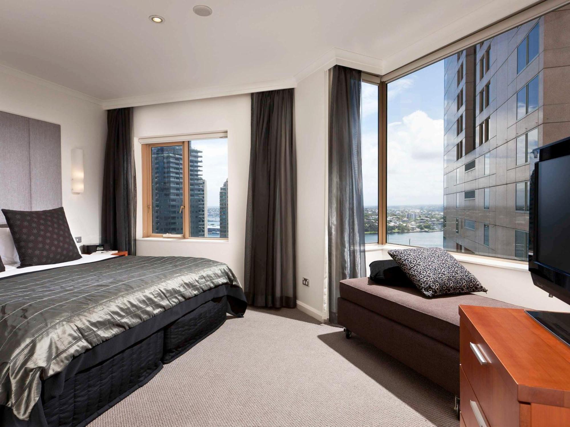 The Sebel Quay West Suites Sydney Luaran gambar A bedroom at the Crown Towers